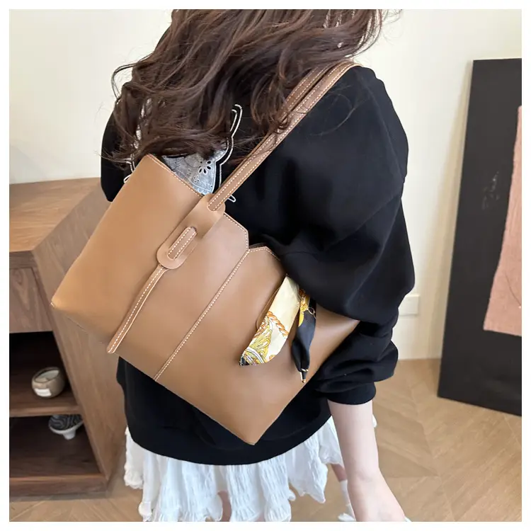 2025 Summer Large Capacity Women's Tan Shoulder Bag — feature 13