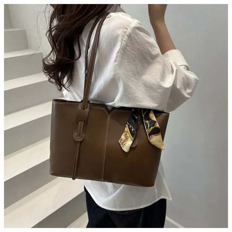 2025 Summer Large Capacity Women's Tan Shoulder Bag — feature 16