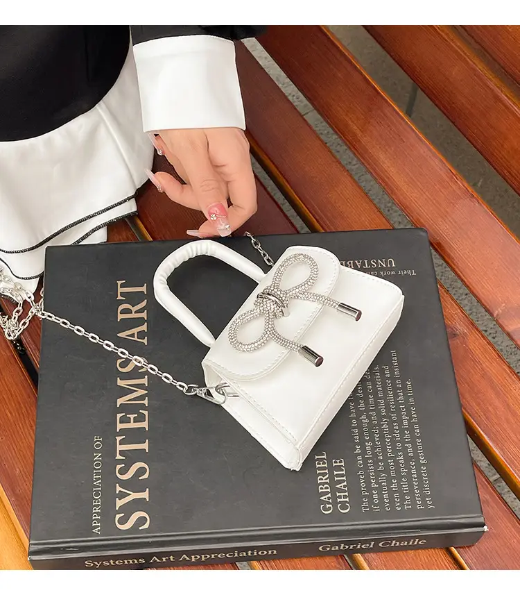 White Bow Chain Shoulder Bag for Women 2025 — feature 1