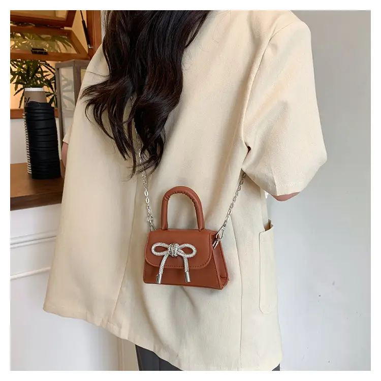 White Bow Chain Shoulder Bag for Women 2025 — feature 12