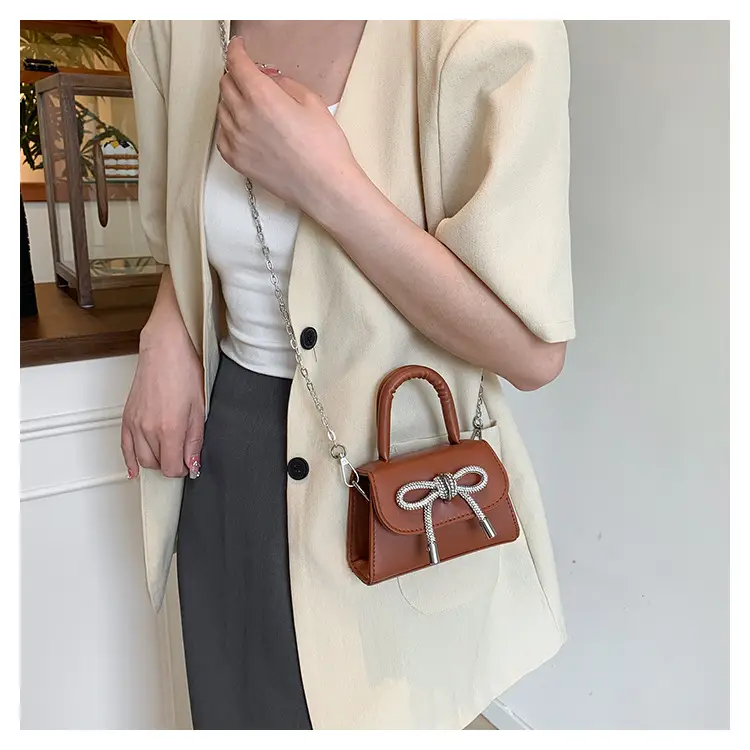 White Bow Chain Shoulder Bag for Women 2025 — feature 13