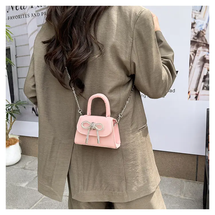 White Bow Chain Shoulder Bag for Women 2025 — feature 16