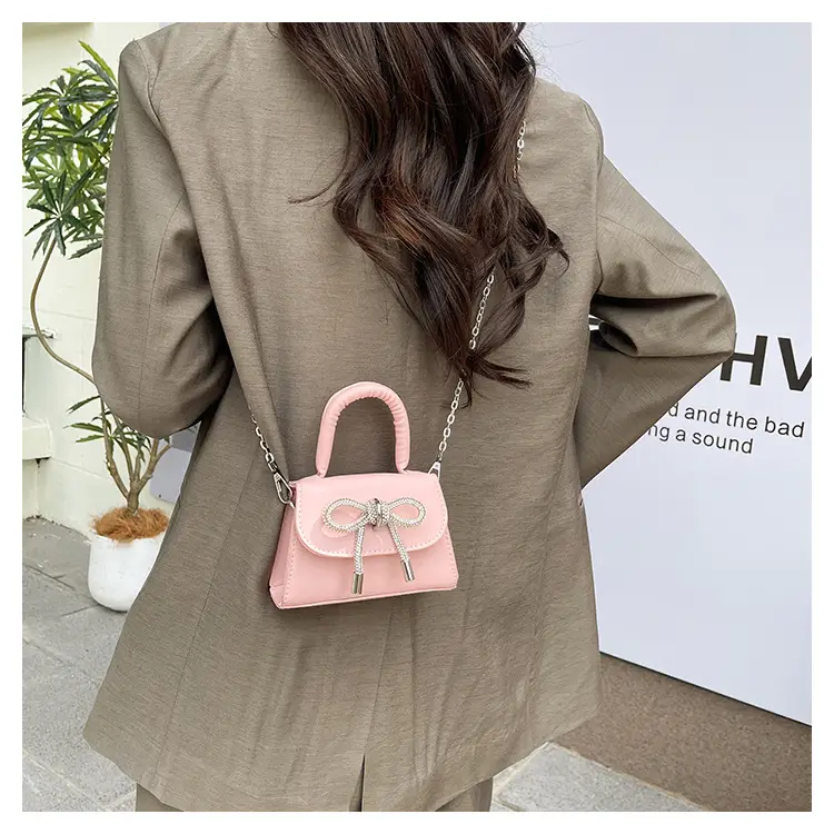 White Bow Chain Shoulder Bag for Women 2025 — feature 17