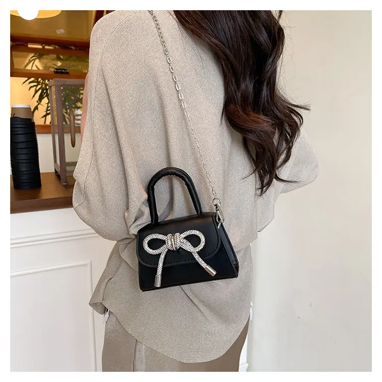 White Bow Chain Shoulder Bag for Women 2025 — feature 21