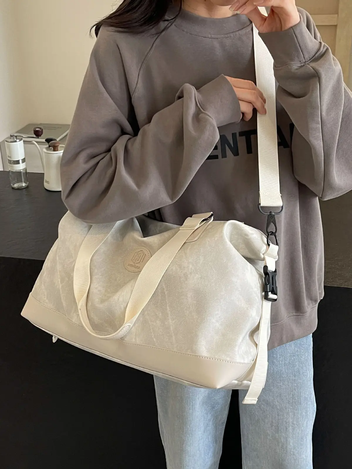 Large Capacity Crossbody Bag for Travel Fitness Casual Fashion - Image 7