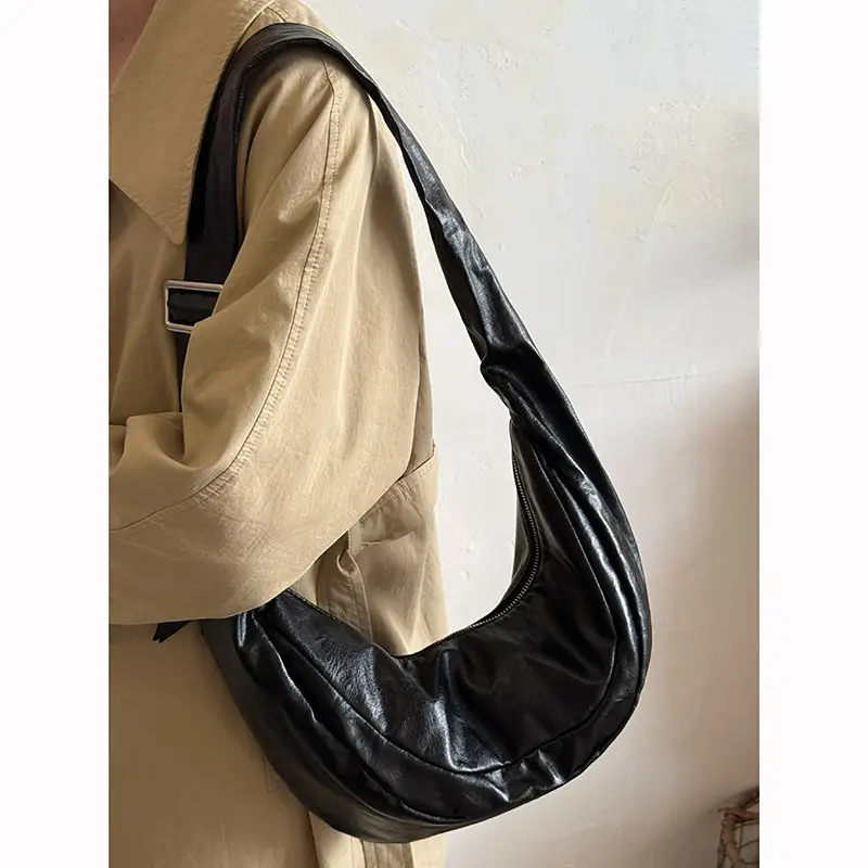 Black Retro Leather Crossbody Bag for Women - Image 5
