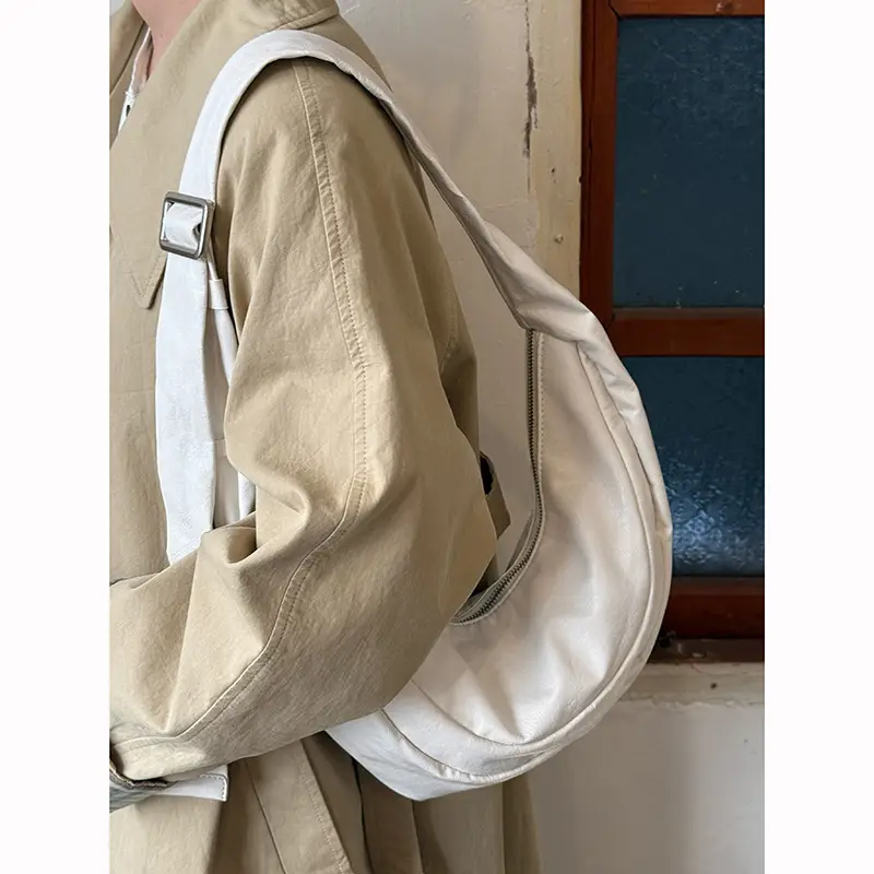 Black Retro Leather Crossbody Bag for Women - Image 6