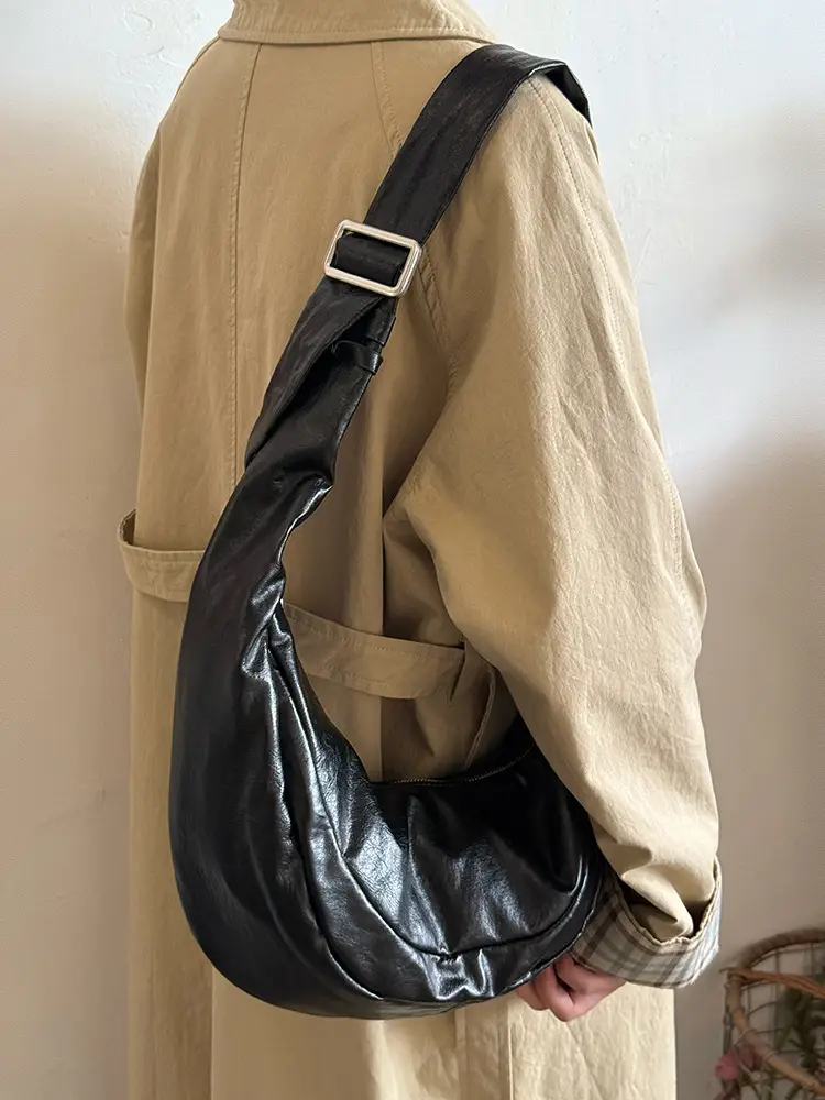 Black Retro Leather Crossbody Bag for Women — feature 10