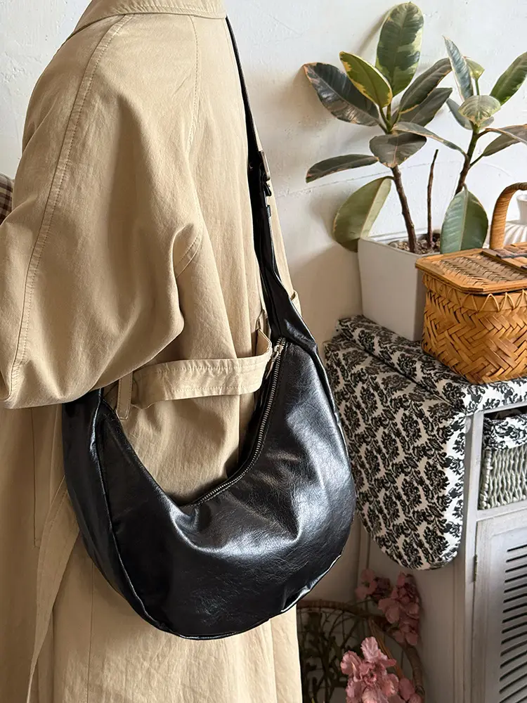 Black Retro Leather Crossbody Bag for Women — feature 12