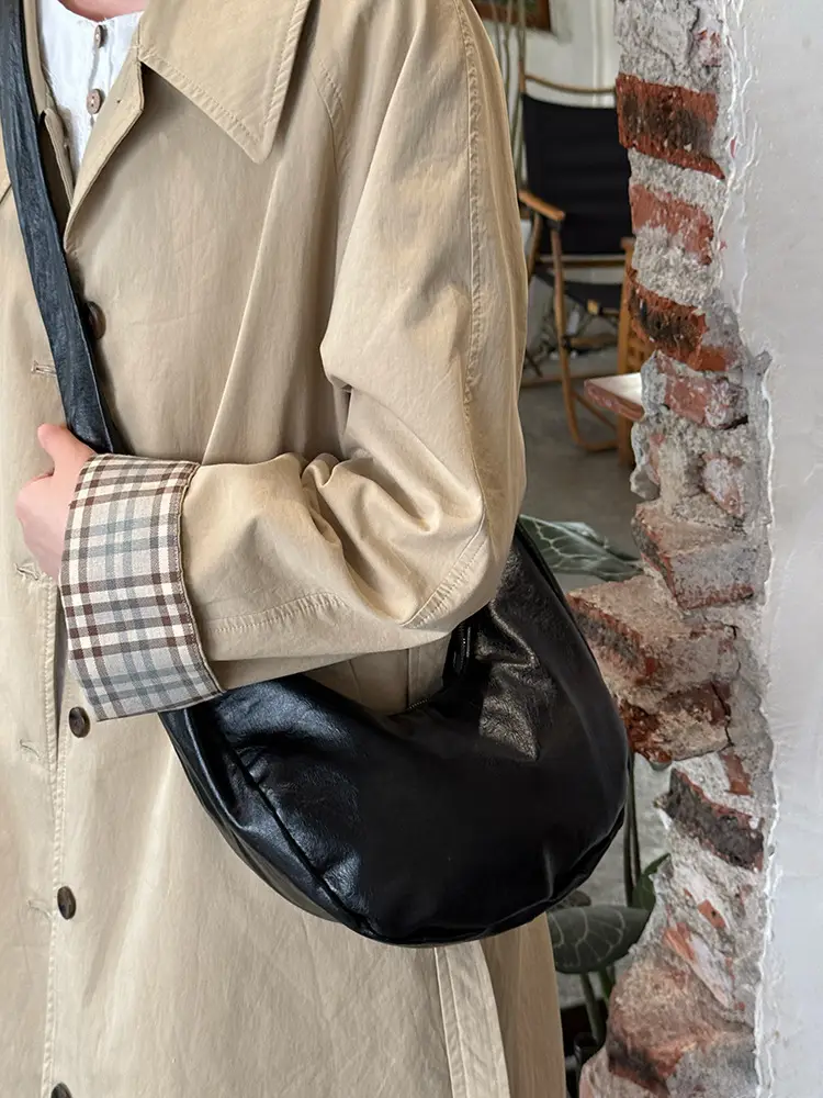 Black Retro Leather Crossbody Bag for Women — feature 14