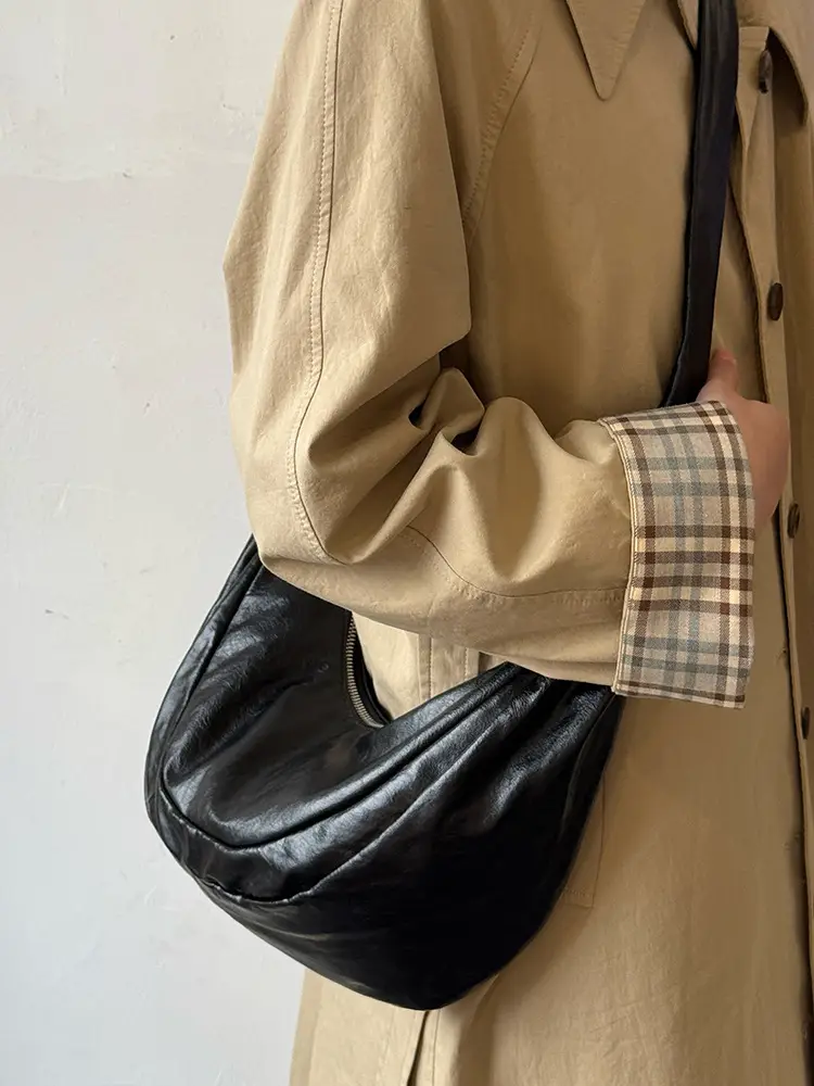 Black Retro Leather Crossbody Bag for Women — feature 16