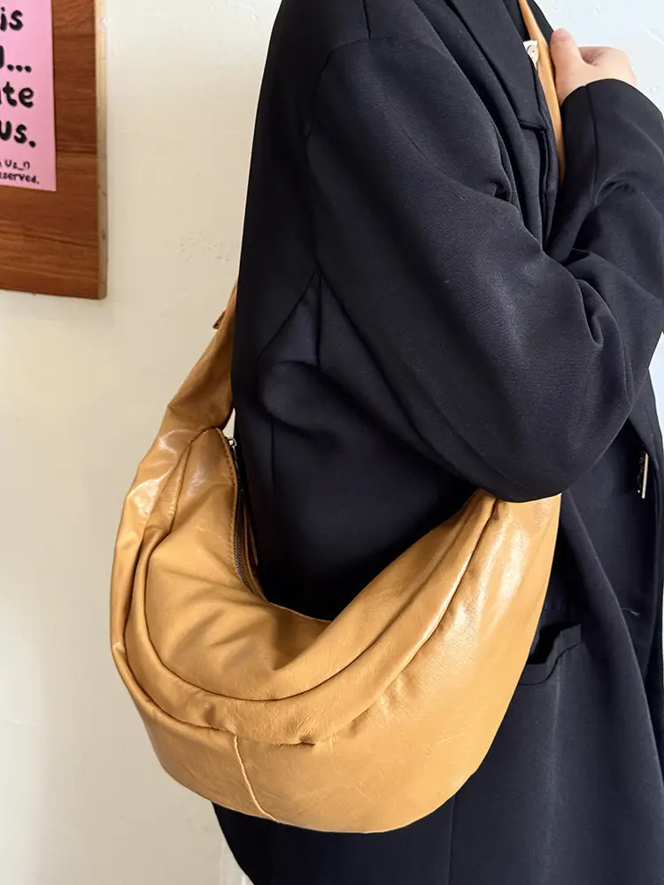 Black Retro Leather Crossbody Bag for Women — feature 26