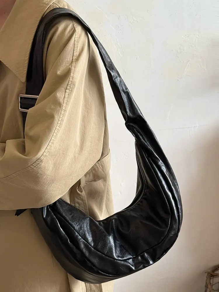 Black Retro Leather Crossbody Bag for Women — feature 8