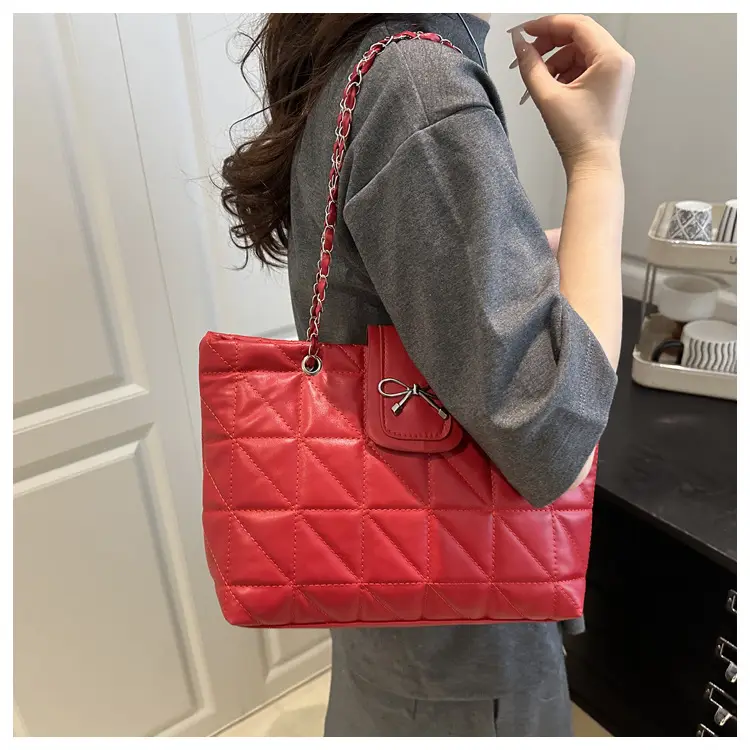 Women Quilted Chain Shoulder Bag Cream 2025 — feature 10