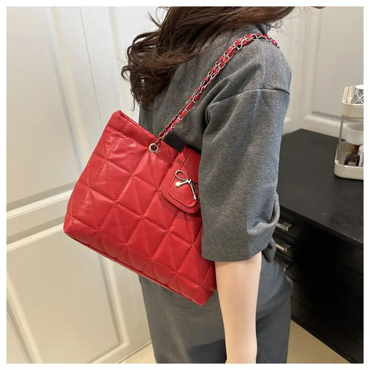 Women Quilted Chain Shoulder Bag Cream 2025 — feature 11