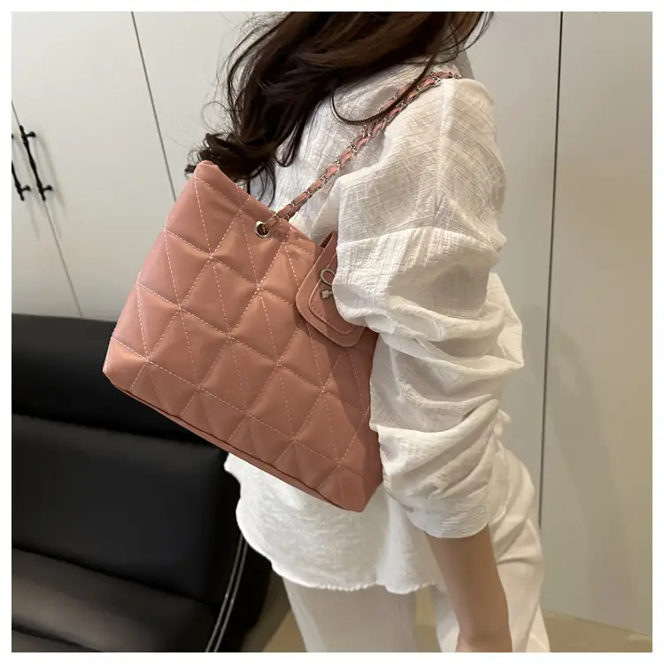 Women Quilted Chain Shoulder Bag Cream 2025 — feature 16