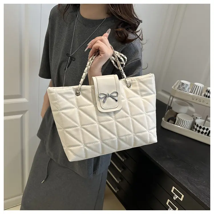 Women Quilted Chain Shoulder Bag Cream 2025 — feature 7