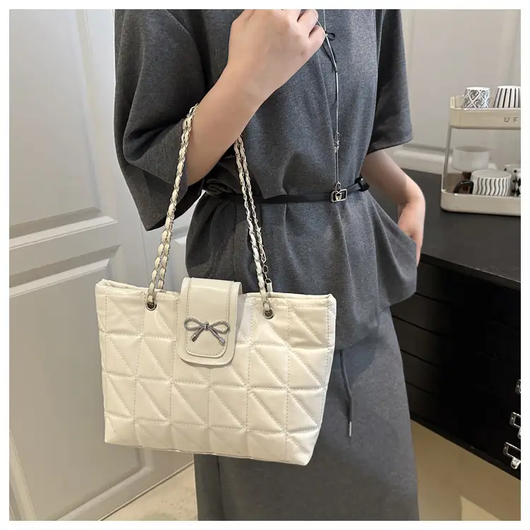 Women Quilted Chain Shoulder Bag Cream 2025 — feature 8