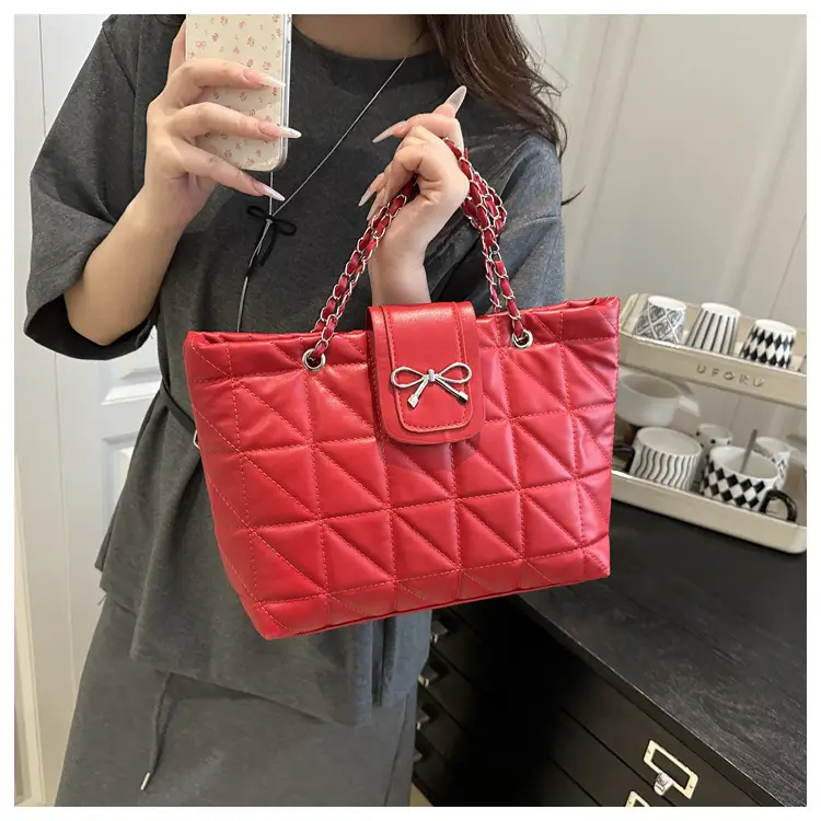 Women Quilted Chain Shoulder Bag Cream 2025 — feature 9