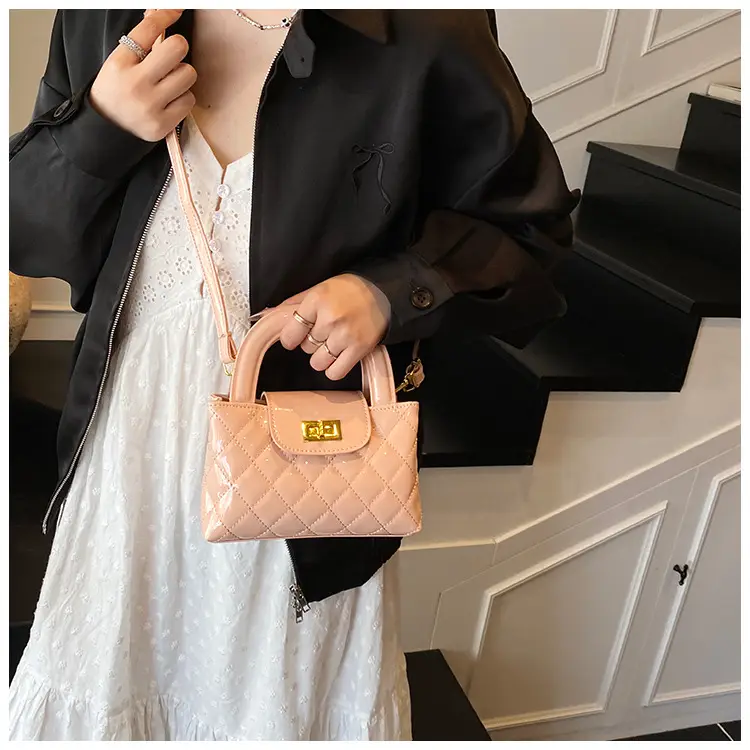 White Rhombus Shoulder Bag for Women 2026 — feature 16