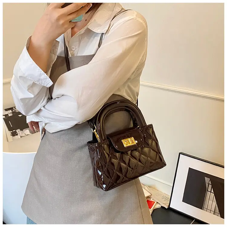 White Rhombus Shoulder Bag for Women 2026 — feature 22