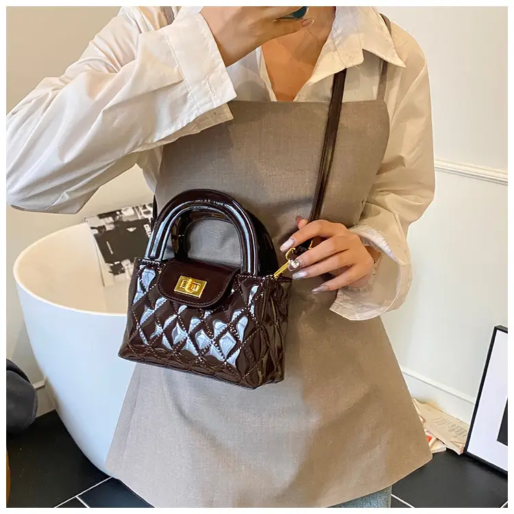 White Rhombus Shoulder Bag for Women 2026 — feature 23