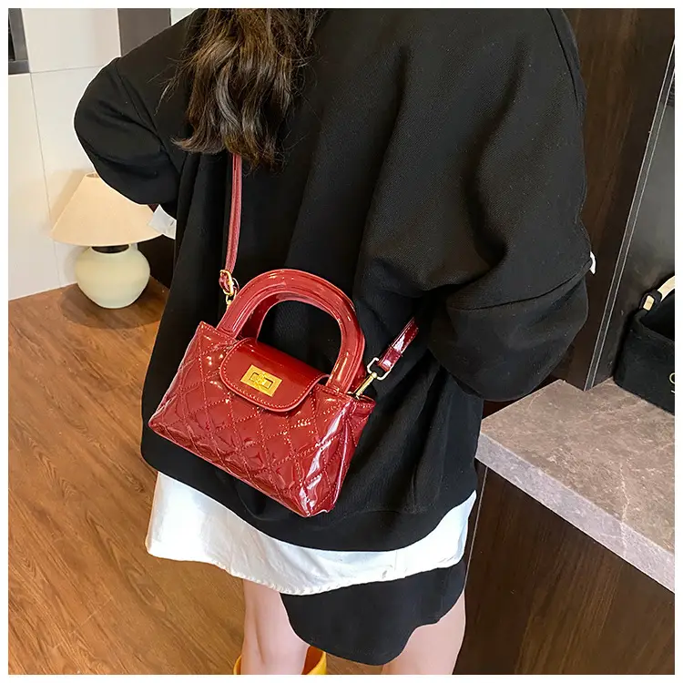 White Rhombus Shoulder Bag for Women 2026 — feature 29
