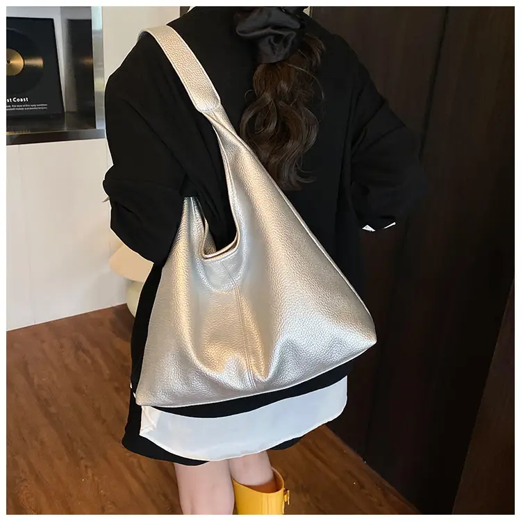 Women's Cream Tote Bag Large Capacity Shoulder Bag Summer 2025 — feature 22