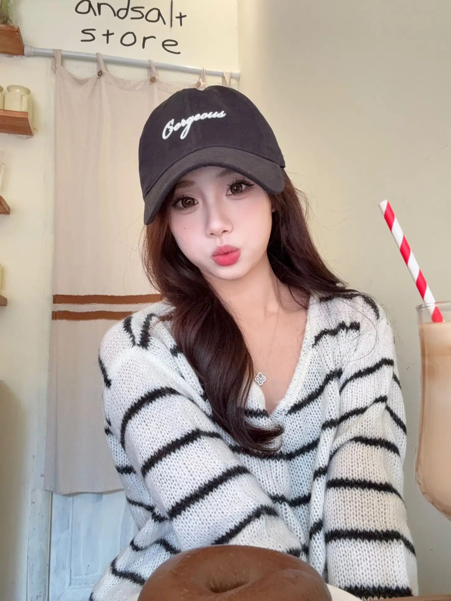 White K-Style Baseball Cap for Women with Letter Embroidery — feature 13