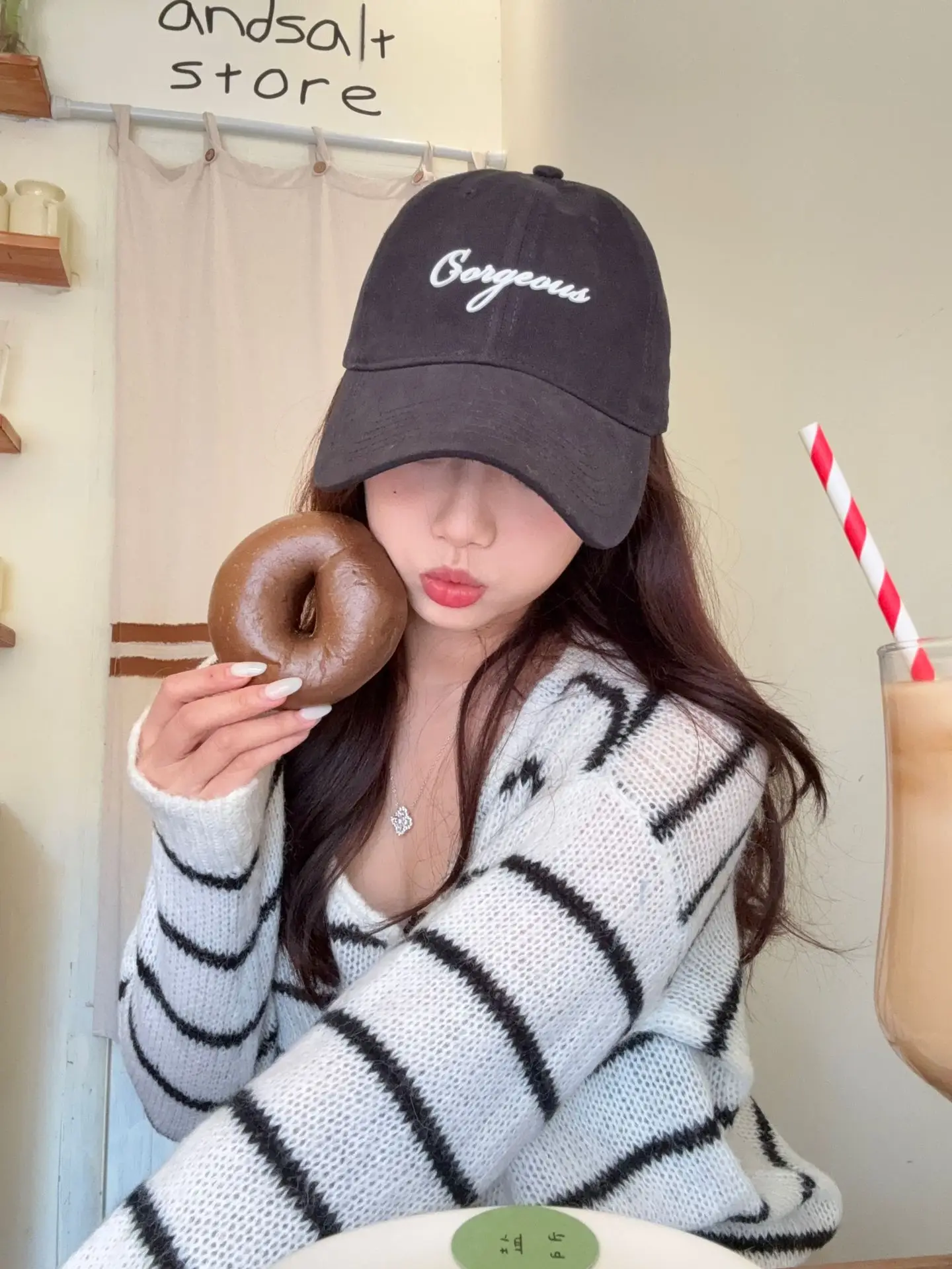 White K-Style Baseball Cap for Women with Letter Embroidery — feature 14