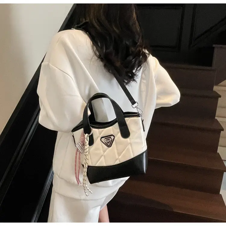 Elegant Rhomboid Shoulder Bag for Women 2025 — feature 12