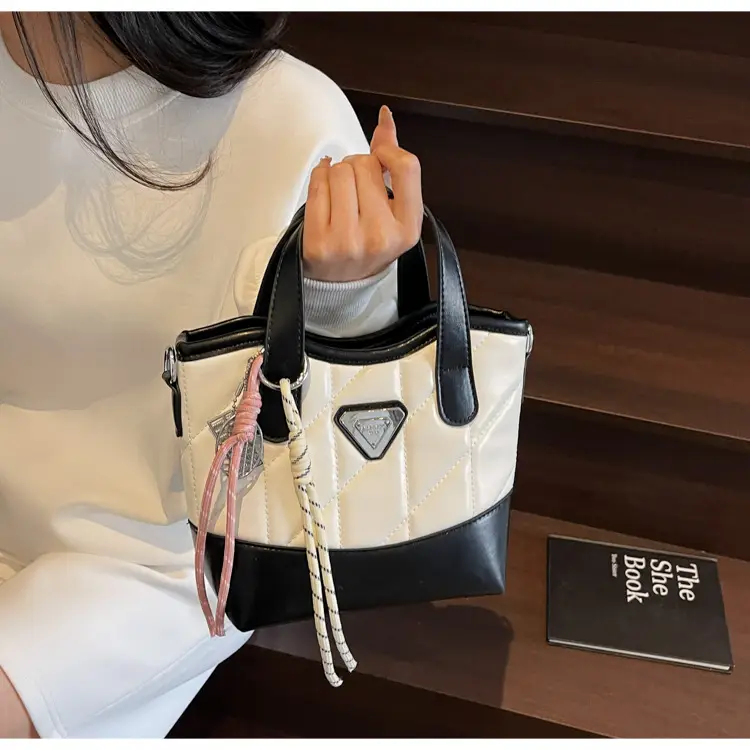 Elegant Rhomboid Shoulder Bag for Women 2025 — feature 13