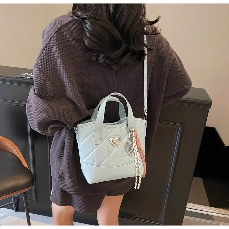 Elegant Rhomboid Shoulder Bag for Women 2025 — feature 16