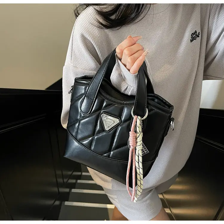 Elegant Rhomboid Shoulder Bag for Women 2025 — feature 17
