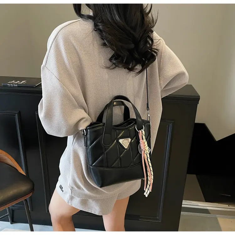Elegant Rhomboid Shoulder Bag for Women 2025 — feature 20