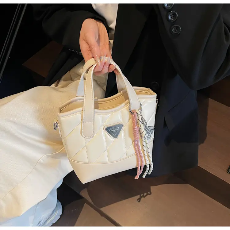 Elegant Rhomboid Shoulder Bag for Women 2025 — feature 21