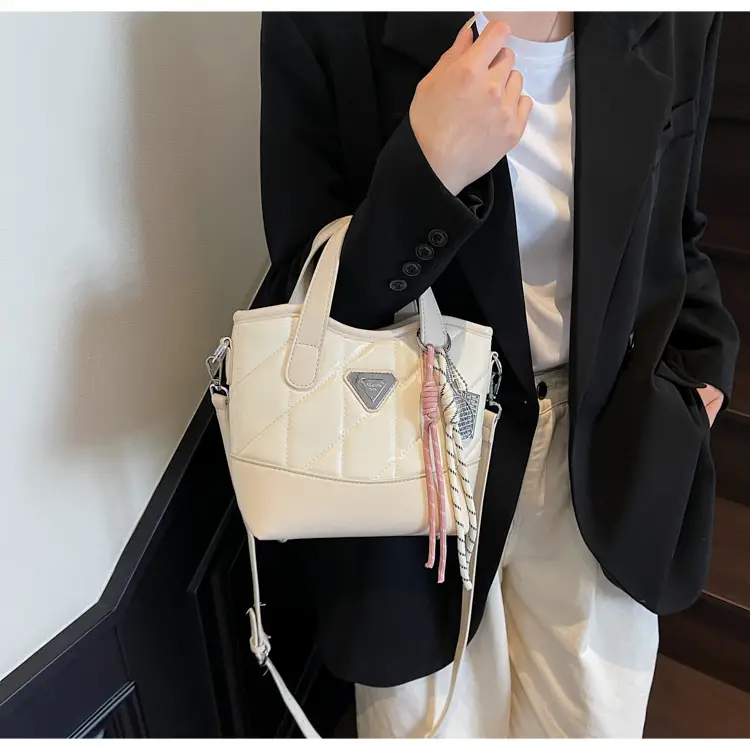 Elegant Rhomboid Shoulder Bag for Women 2025 — feature 22