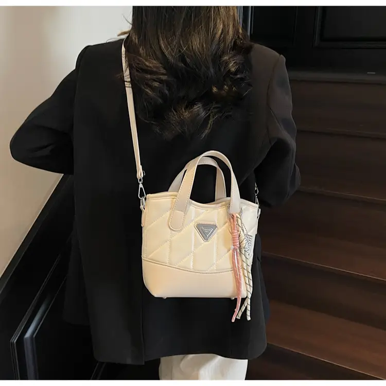 Elegant Rhomboid Shoulder Bag for Women 2025 — feature 23