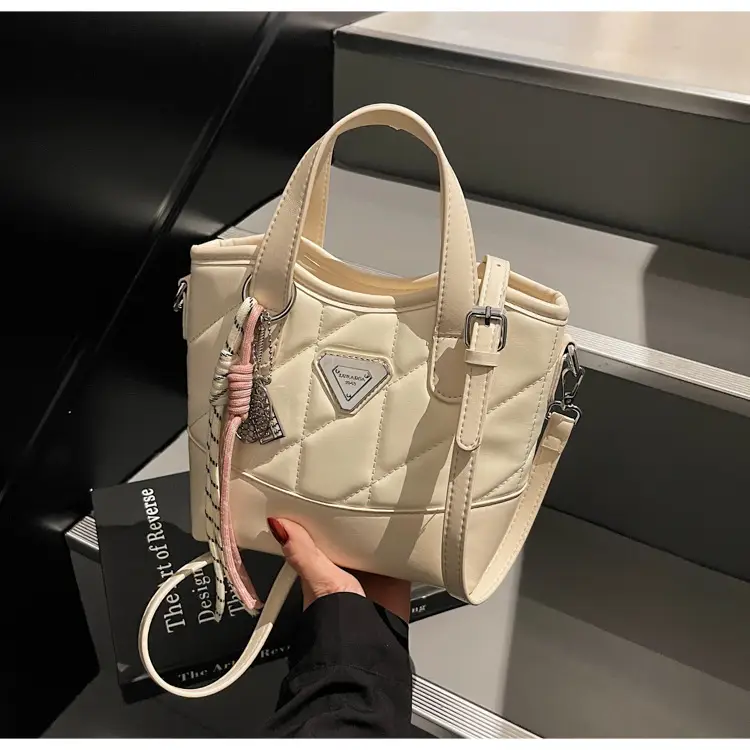 Elegant Rhomboid Shoulder Bag for Women 2025 — feature 26