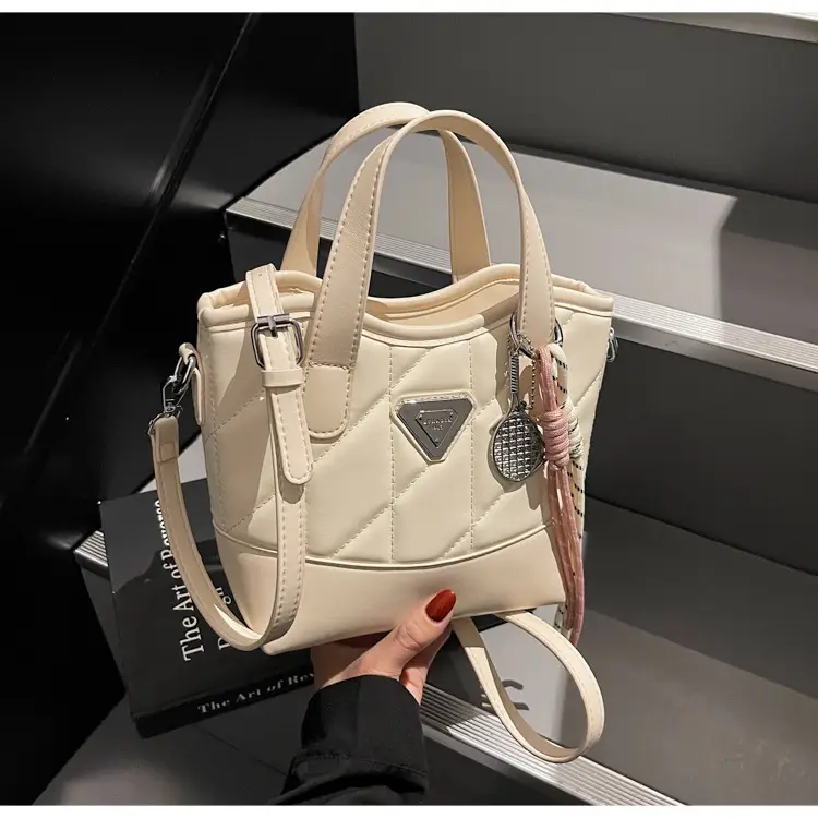Elegant Rhomboid Shoulder Bag for Women 2025 — feature 27