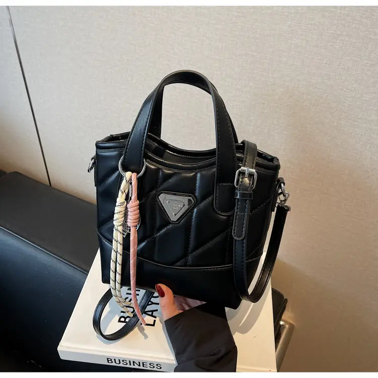 Elegant Rhomboid Shoulder Bag for Women 2025 — feature 28