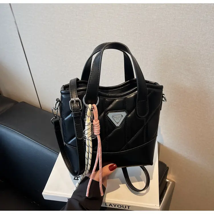 Elegant Rhomboid Shoulder Bag for Women 2025 — feature 29