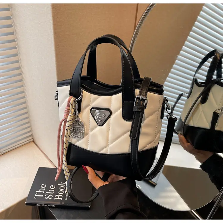 Elegant Rhomboid Shoulder Bag for Women 2025 - Image 3