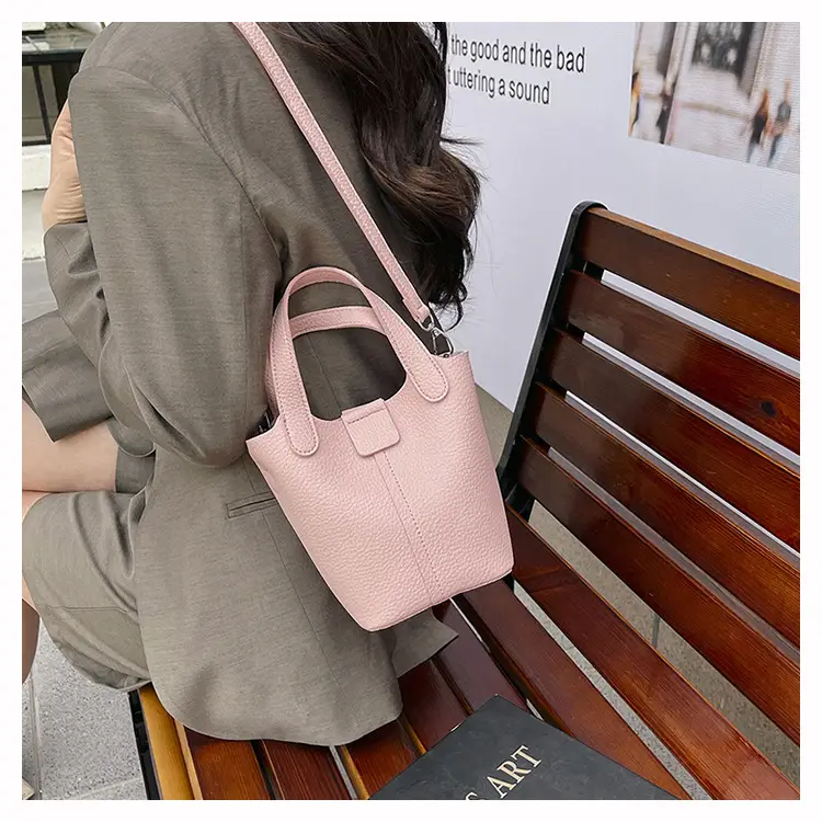 Women's Crossbody Bag Cream Leather 2026 New Model — feature 12