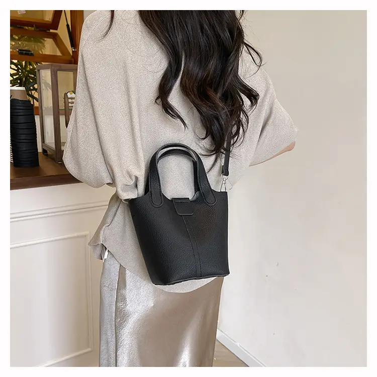 Women's Crossbody Bag Cream Leather 2026 New Model — feature 16