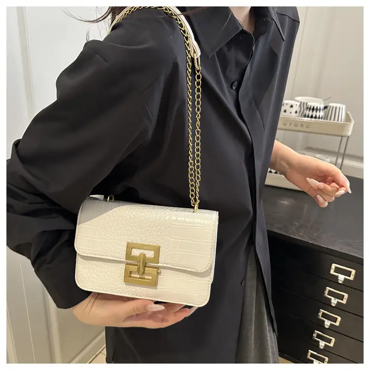 Green Crocodile Leather Chain Crossbody Bag for Women — feature 12