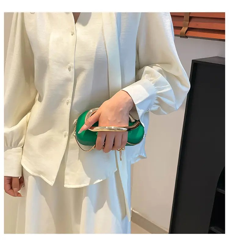 Retro Metal Chain Mini Bag with Gold Handle — feature 17