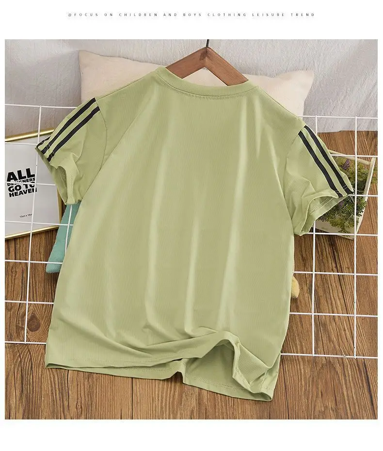 Boys White Graphic T-Shirt Medium Large — feature 6