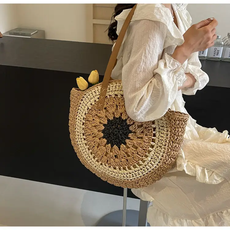 Women's Straw Woven Shoulder Bag Large Capacity Contrast Color — feature 17