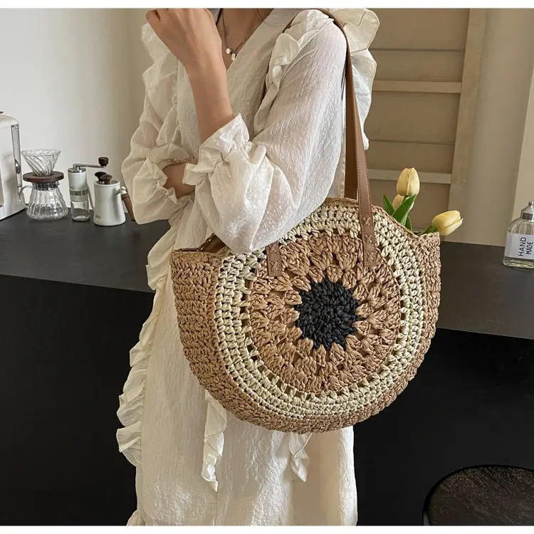 Women's Straw Woven Shoulder Bag Large Capacity Contrast Color — feature 18